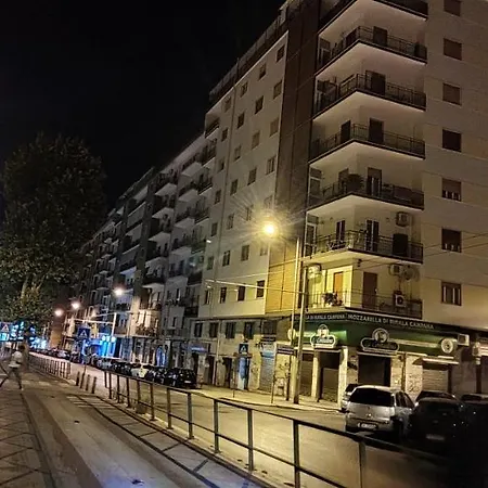 Dream House Toti - Near Railway Station Renewed Apartment Bari